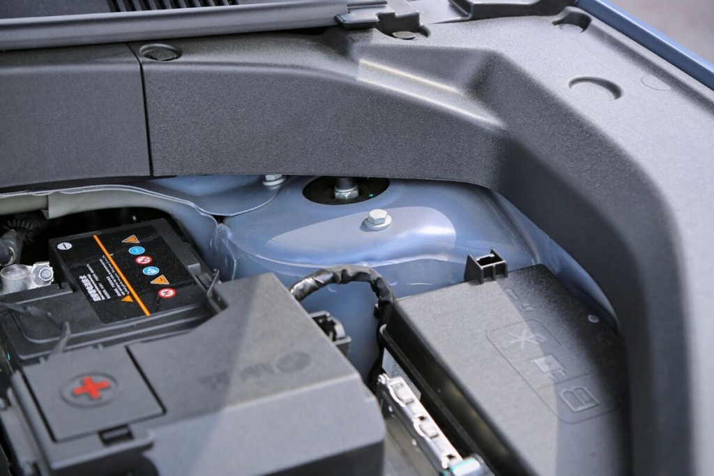 капот Geely Atlas L